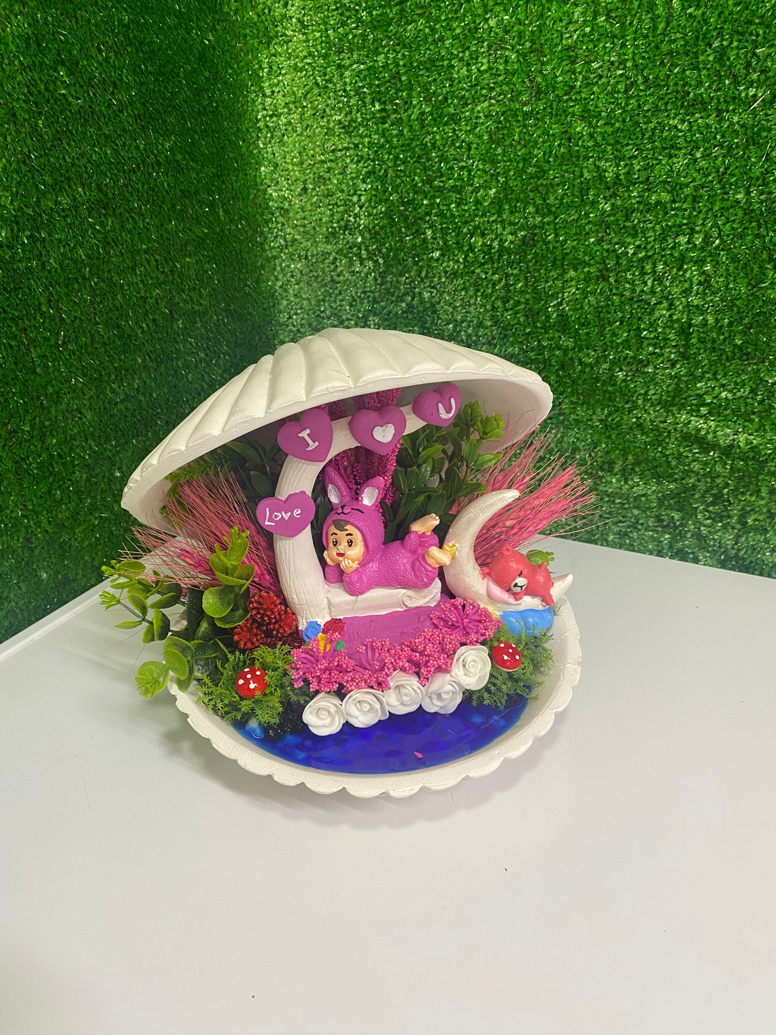 İstiridye Tasarım Kız Bebek Aranjmanı – Özel Dekoratif Hediye